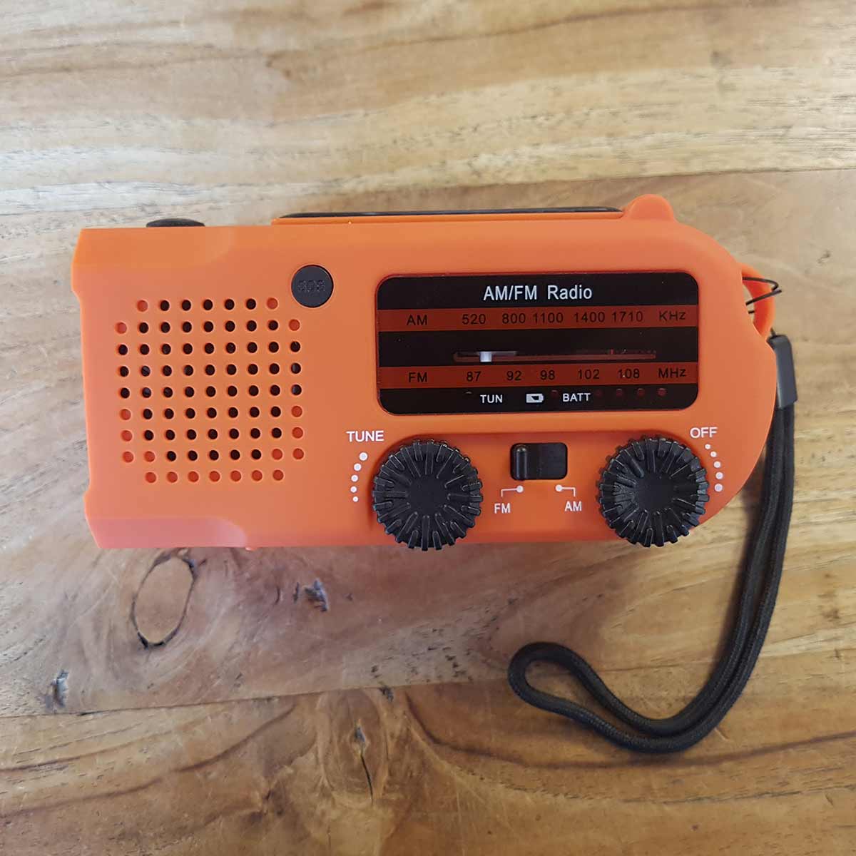Nødradio med lygte håndsving og 5000 mAh Powerbank orange